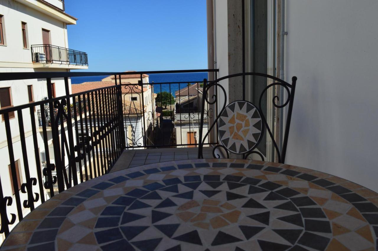 Emerella Luxury Suites Siderno Beach Exterior foto