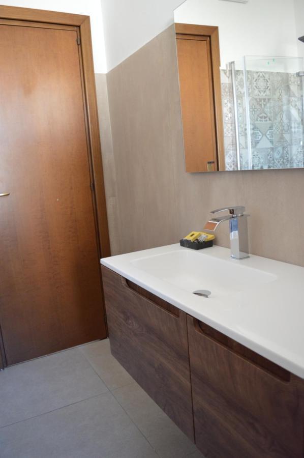Emerella Luxury Suites Siderno Beach Exterior foto